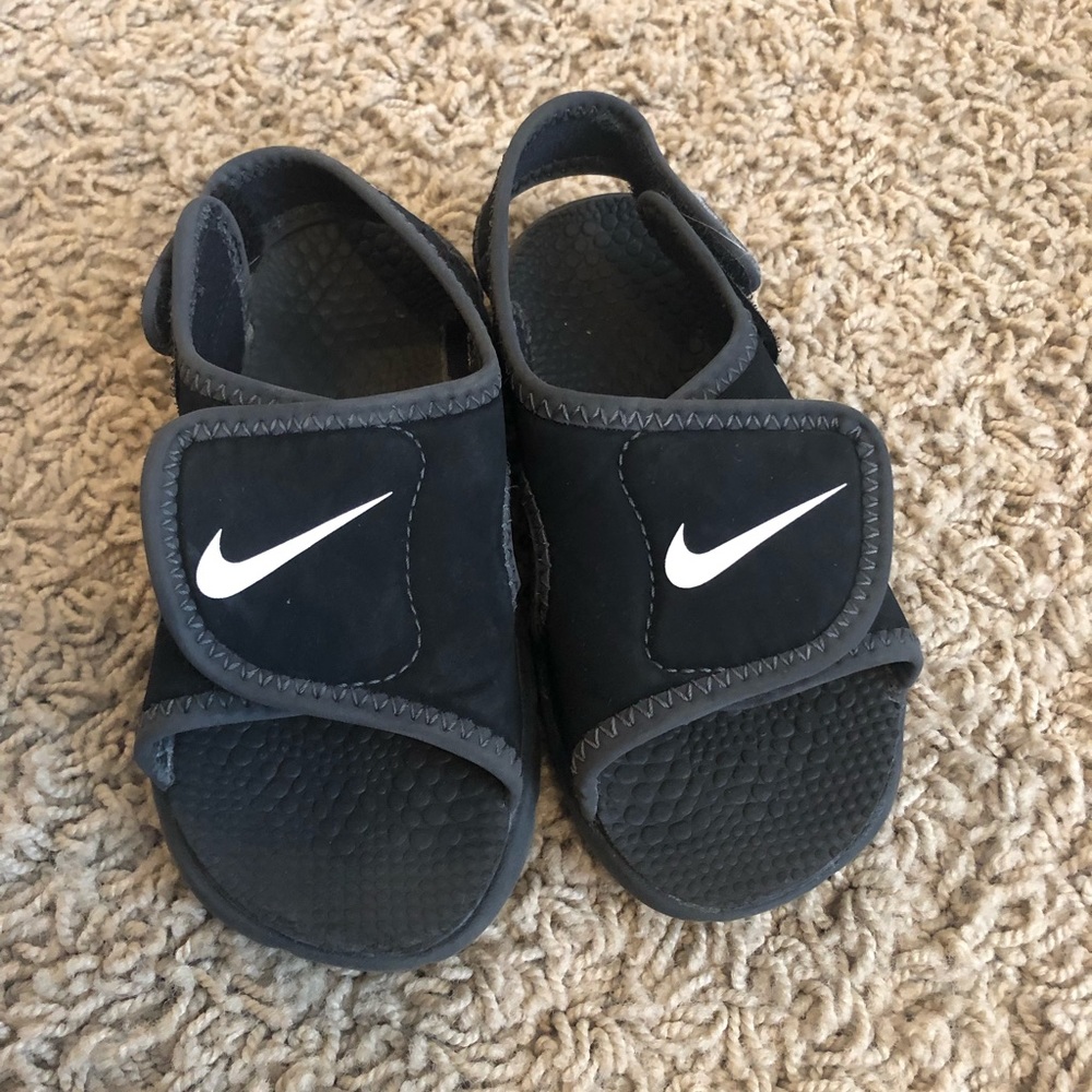 Toddler Nike Sandals - size 8